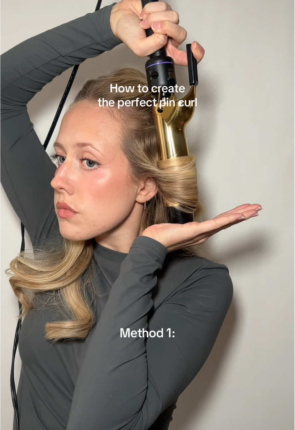 Method 1: drop the curl into your hand and roll up Method 2: scoop the curl up with your hand and roll up  #pincurls #pincurltutorial #hairtutorial 