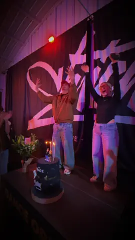 Bienvenidos a #saturno un salón creado para ti 🪐 #space #dance #like  🧠 @FOX_VZLA  🎥 @Masky_______ 