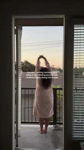 happy tuesday!!! 🌟 we have some really fun things planned today, I’m so excited to show y’all!!! 🤍🤍🤍 #morningvlog #morninginmylife #morningroutine #slowmorning #comfortcreator 