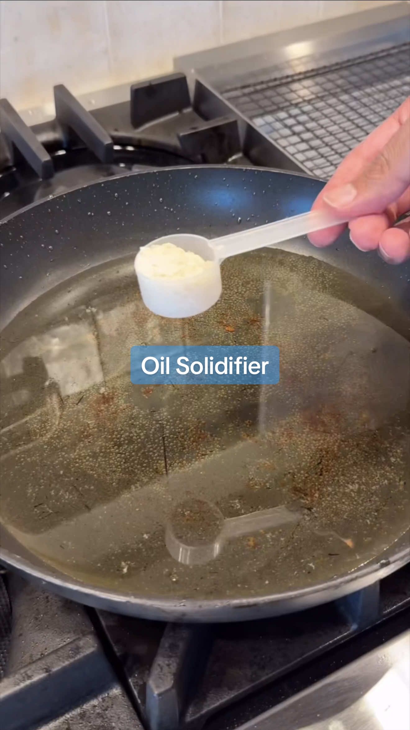 My brain can’t process this 🙈 Find it under ✨Kitchen Favorites✨ on my website. #amazon #kitchen #frying #CookingHacks #salfinds 