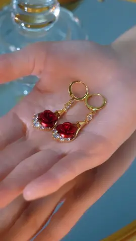 #earrings #earringsoftheday #jewelry #fashion #tiktokshopfalldealsforyou 