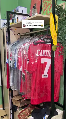 Replying to @khesyarnumero tolong pakar pakar jersey kasih tau dong harga jerseynya!! JGN JGN SELAMA INI GW DITIPUUUU👿🫵🏻