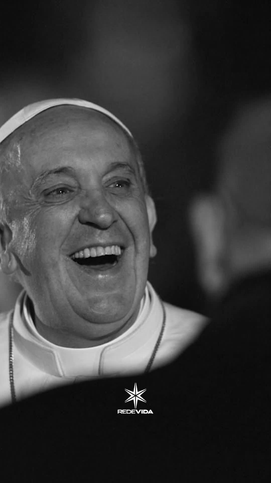 O Papa Francisco rezou a bela oração de Santa Teresa d’Ávila — um lembrete de que, mesmo nas tempestades, o coração em paz confia no Senhor. ✨ “Nada te perturbe, nada te espante, tudo passa. Só Deus não muda.” #catolicos #oracoes #oracao #REDEVIDA #PapaFrancisco