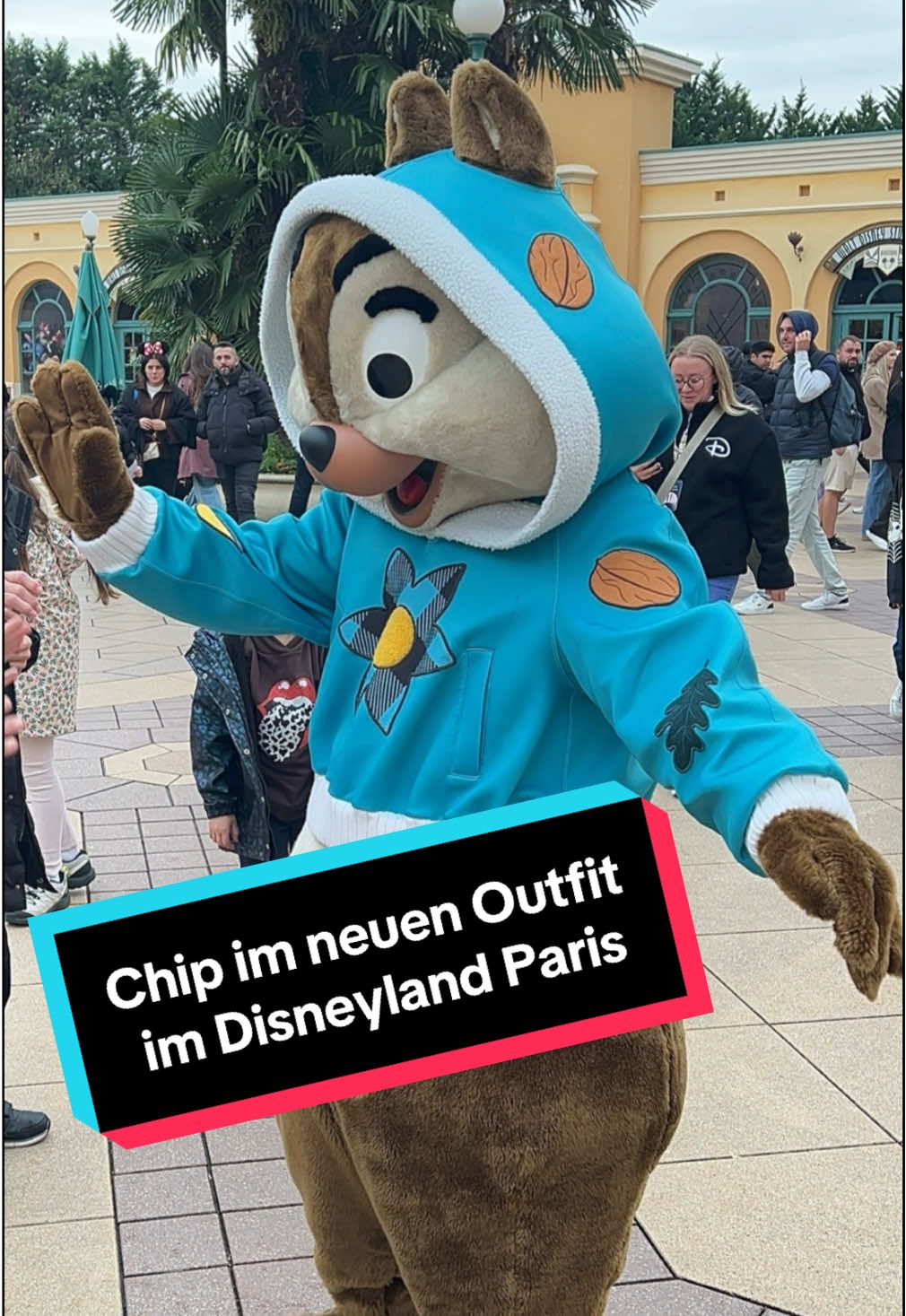Chip präsentiert sein neues Outfit in den noch Disney Studios/World Premiere #disneylandparis #disneypark #worldpremiere #chipanddale #disneyadults @dlp Magic deutsch 