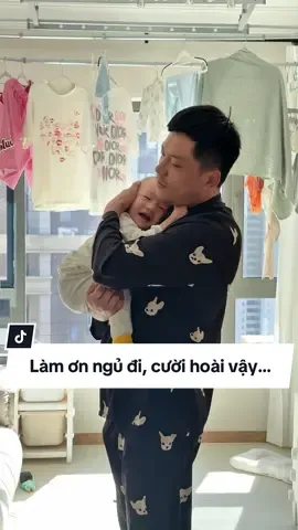 Ngủ trưa á? Đâu có dễ vậy ba ơi, dễ vậy mẹ đã không xì-trét roài #embedangyeu #babiesoftiktok #babytiktok #embe #embebebibo 