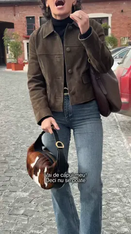Omg cum a ieșit OLIVIA din această piele. 😱🥹❤️ Vouă cum vi se pare? Noi suntem pur și simplu topiți după poșeta asta. 😍 Avem câteva bătăi de cap cu pielea aceasta, dar noi spunem ca merită tot efortul. 🙏❤️ Va îmbrățișăm cu drag, Familia ONOCAN 🤗