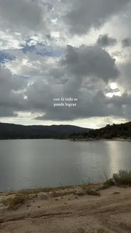 Y recuerda que con fe todo se puede 🤍 #recordatoriodeldia #frasesdeldia #quotes #tenfe #fyp 