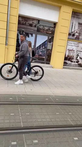 Samo da se zna bratina je htio pogurat hahahaha