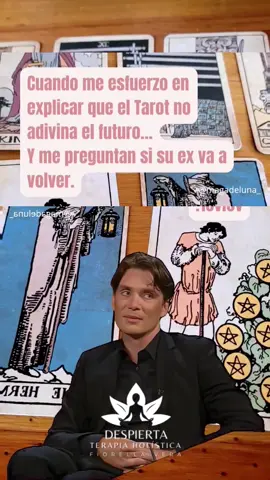 😂 Cuando explico que el tarot no adivina el futuro... y me preguntan si su ex va a volver 💔🔮 😂🔮 Yo: “El tarot no predice el futuro, te ayuda a entender tu presente” ✨ Ellos: “Ya, pero mi ex… ¿va a volver o no?” 😅💔 Así es… entre cartas, almas y karmas, el 90 % de las lecturas terminan hablando del ex 😂 El tarot no adivina… pero sí te muestra por qué seguís mirando atrás 🌙 #TarotConHumor  #TarotTikTok  #TarotIntuitivo  #HumorEspiritual  #MísticosAnónimos             