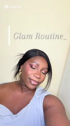 I'm obsessed with this look 🤩 Products used:  @elfcosmetics Elf Power Grip Matte Primer, Camo liquid blush, & Stay All Night Micro- Fine Setting Mist @Maybelline NY Maybellibe Fit Me Dewy (360 &375) & Fit Me Pressed Powder 330 @Too Faced Born This Way Concealer in shade butterscotch  @Huda Beauty Easy Bake Blurring Loose Powder in shade Kunafa @Juvia’s Place eyeshadow palette [The Warrior I, II & III] @Saie Sun Melt Cream Bronzer (Deep Melt)  @COVERGIRL Trueblend Bronzer (400 Ebony) @wetnwildbeauty Kohl  Eyeliner in Brown & Black  @Fenty Beauty Gloss Bomb( Hot Chocolit)  @sephoracanada Glossed Hydrating Long Wear Lip Gloss (Dusty Pink) @Milani Cosmetics lipstick (420 Tease)  @Morphe Cosmetics Continous Setting Mist & Elf Stay All Night Micro- Fine Setting Mist @essence.cosmetics Lash Princess  #makeuplover #makeuptutorial 
