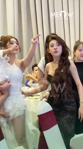 Quá trời: Hana Cẩm Tiên dẫn bà xã Lâm Chấn Khang “bắt tại trận” ông xã hôn má Bầu show Lê Khắc Bình tại tiệc sinh nhật #MeowEntertainment #Tiktokgiaitri #meownetwork #BaushowLeKhacBinh #SinhnhatbaushowLeKhacBinh 