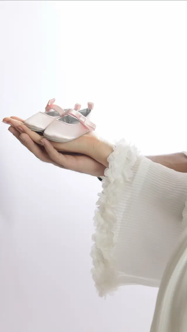 نحمل الحُب ، وننتظر الحياة🤍.