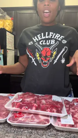 If you can’t get to your local meat market go to @H-E-B and get a deal on some meat that will give you the most bang for your buck. #cheapmeals #meathaul #heb #DinnerIdeas #fyp 
