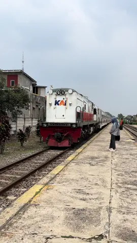 buat mentahan nih #tiktoklive #fyp #keretaapiindonesia #mentahan 