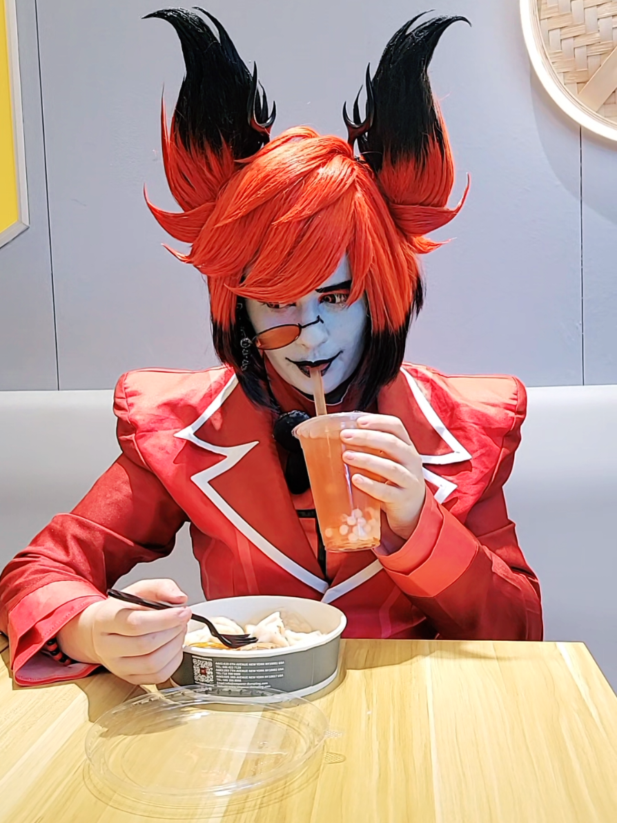 ignore how bad I look, this video was taken at midnight after the show 😭 (regarding the song choice: if you know, you know 🤣) #hazbinhotelbroadway #hazbinhotel #hazbinhotelcosplay #alastor #alastorcosplay 