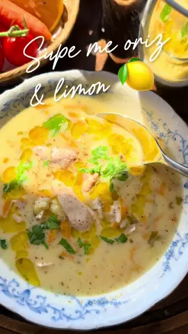 Cfare bete ju per dreke sot?  Ne nje supe zogu me oriz & limon 🍋 Une e bera me zog fshati por mund ta beni me mish pule ose vici 😊 Perberesit 1 zog fshati  2 liter uje  1 lc kripe  2 karrota  1 kungulleshke  1 lgj miell 1 fc oriz  Vaj ulliri  Gjalp 2 te verdha veze  2 lgj kos  Lengu i 1 limoni  1 tufe majdanoz  #noplacelikehome  #healthylifestyle #eathealthy #healthymeals #biofood                          