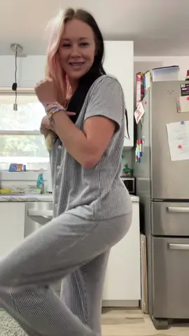 Morning 😘 #fartsarefunny #fart #farts #spendthemorningwithme #CleanTok 