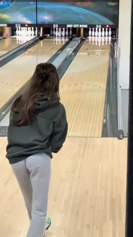 🌊🌊 #bowlingtiktok #girlsbowling #fyp #stormnation #strike 