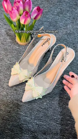 Si Best seller ini bebb😍 warna gold netral yaaaa bisa masuk ke smua warna baju😍#rekomendasiheels #heelswanita #heelscantik #heelswisuda #heelspesta 