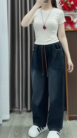 Quần Jean Nữ Ống Rộng Bo Gấu Chun Eo Chất Liệu Jean Mềm Mại Thoáng#quanjean #quanjeannu #thoitrangnu #xuhuong 