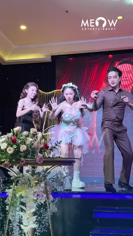 Hana Cẩm Tiên - Tuệ Ny so kè vũ điệu lắc eo cực dẻo tại tiệc sinh nhật Bầu show Lê Khắc Bình #MeowEntertainment #Tiktokgiaitri #meownetwork #BaushowLeKhacBinh #SinhnhatbaushowLeKhacBinh 