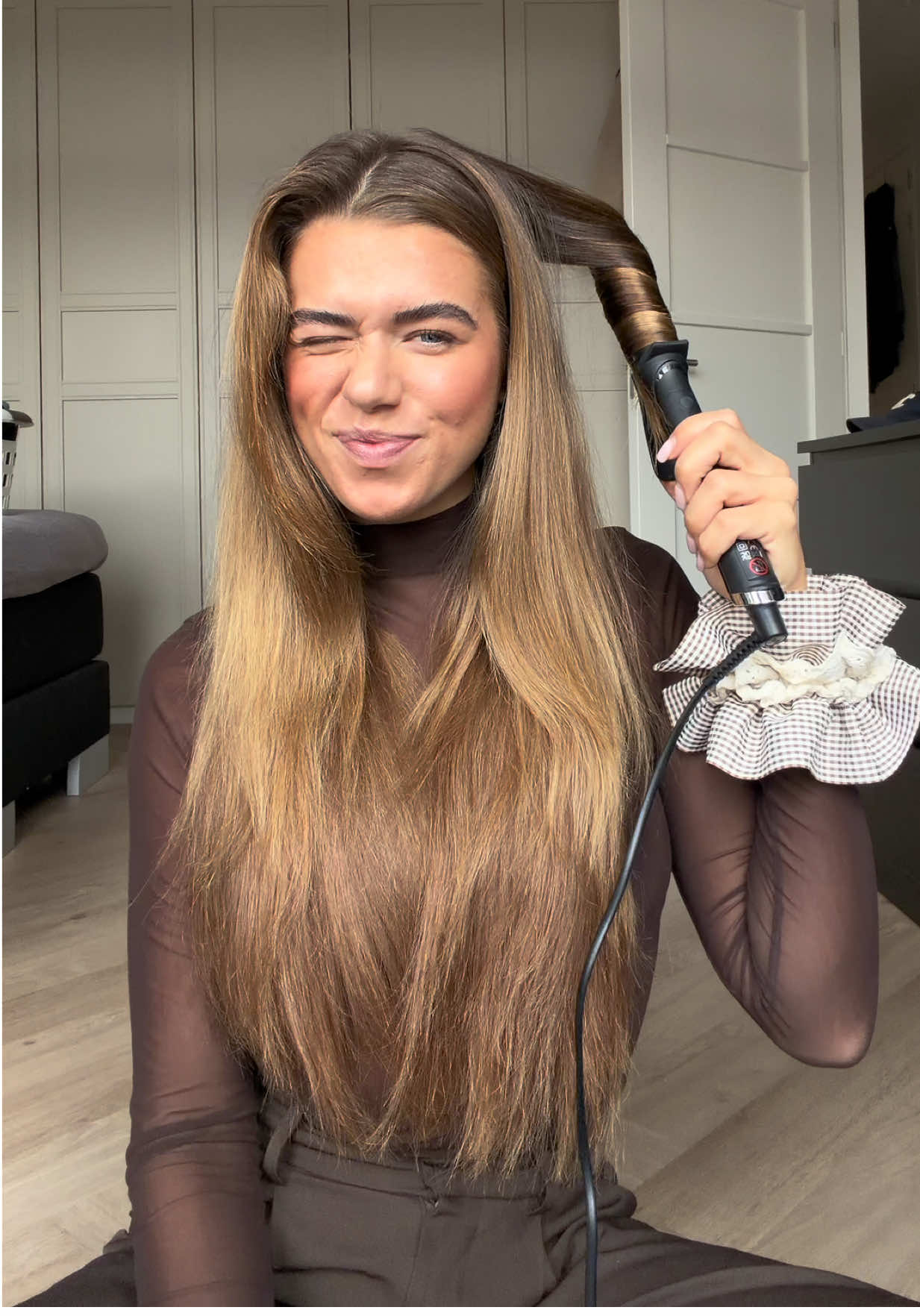 Rock those curls 💋  #messywaves #wavyhair #curlstutorial #hairtututorial #hairtok 