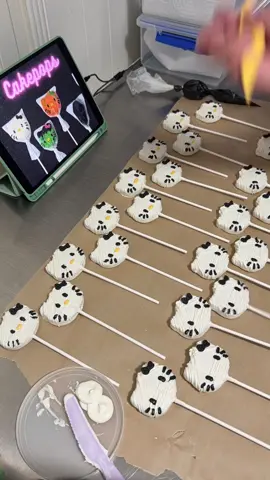 Mummy Hello Kitty Cakepops #hellokitty #halloween #halloweenhellokitty #halloweencakepops #cakepops 