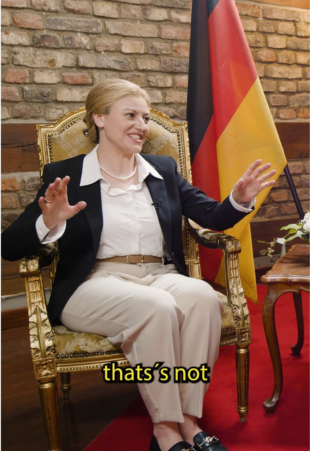 BRING DÖNER DOWN!🥙 #trump #weidel #döner #comedy #parodie 
