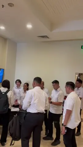 BIMBINGAN TEKNIS BIDANG HUKUM POLDA SUMATERA UTARA ✨ Tentang KUHP Baru & Restorative Justice, Penanganan Praperadilan, Penyusunan Pendapat Hukum, serta Pembuatan Peraturan & Kerja Sama di Lingkungan Polri ✨ Puji Tuhan, Alhamdulillah 🙏 Kegiatan Bimbingan Teknis Bidang Hukum Polda Sumut telah berlangsung dengan lancar pada 21 Oktober 2025, bertempat di Hotel AIHO Medan. Sebanyak 70 personel dari fungsi hukum, operator administrasi hukum, serta perwakilan Bidkum dan 7 Satker Polda Sumut — Irwasda, Biro Ops, Reserse Kriminal Umum, Krimsus, Narkoba, Siber, dan Bid Propam — mengikuti kegiatan ini dengan penuh semangat dan antusias. 🔹 Tujuan kegiatan: 	•	Meningkatkan kemampuan personel dalam penyusunan dokumen hukum seperti Pendapat Hukum (PH) dan Perjanjian Kerja Sama. 	•	Memperdalam pemahaman teknis dalam menghadapi dan menangani praperadilan. 	•	Meningkatkan kualitas produk hukum internal di lingkungan Polri. 🎓 Narasumber: 	•	Dr. Anastasia Reni Widyastuti, S.H., M.Hum. (UNIKA) 	•	Dr. Windha, S.H., M.Hum. (USU) 	•	Dr. Eka N.A.M. Sihombing, S.H., M.Hum. (Kanwil Kemenkumham Sumut) 	•	Prof. Dr. Taufik Siregar, S.H., M.Hum. (UMA) 	•	Dr. Serimin Pinem, S.H., M.Kn. (UMA) 💡 Hasil yang dicapai: Peserta memahami strategi dalam menghadapi praperadilan, mampu menyusun Pendapat Hukum sesuai prosedur, menyusun draft peraturan internal, serta merancang MoU sesuai kebutuhan satuan kerja. Kegiatan dibuka oleh Kabidkum Polda Sumut, Kombes Pol Tamses Tampubolon, S.H., dan ditutup dengan penuh rasa syukur oleh Kasubbid Bankum Bidkum Polda Sumut, AKBP Antero Purba, S.H., M.H., selaku Ketua Panitia. Ucapan terima kasih disampaikan oleh Kasubid Sunluhkum Bidkum Polda Sumut, Kompol Moy Rinda Sinaga, S.H., selaku Seksi Acara, kepada seluruh narasumber, peserta, dan panitia atas dedikasi serta kebersamaan yang luar biasa. Semoga kegiatan ini menjadi langkah nyata dalam meningkatkan profesionalisme personel Polri di bidang hukum. 💙 #BidkumPoldaSumut #BimtekHukum #KUHPBaru #RestorativeJustice #PolriPresisi  