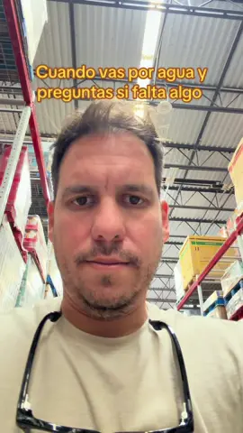 Cuando vas por agua y escribes para preguntar si falta algo 😂😂😂. . . . . #juantedicecomo #modopapa #dadcoach #vidaenpareja 