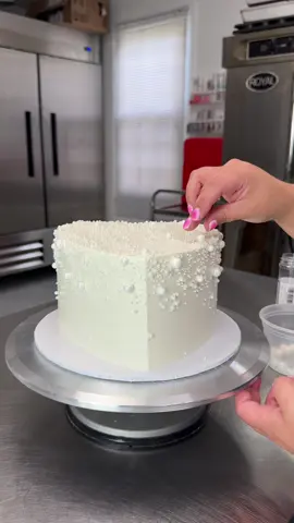 brainstorm sesh in the comments pls!! #fyp #foryou #cakedecorating #weddingcake  
