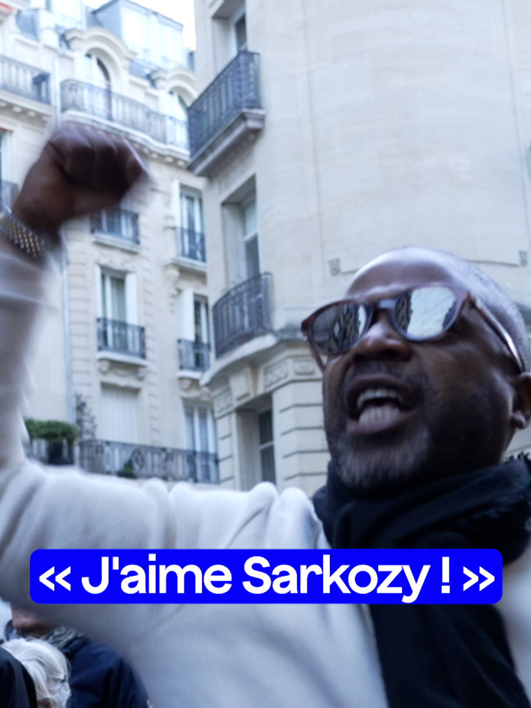 Dans la manifestation de soutien à l’ancien président le jour de son incarcération, 21 octobre 2025.