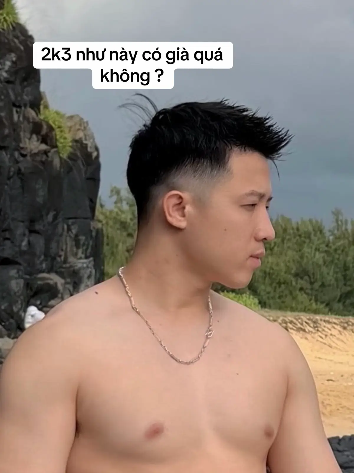 Đi biển nên mặc gì 😃😃  2k3 như này có già quá không,  sao nhiều người anh chị 9x cứ gọi Huy bằng anh vậy ?  #huyreno #bodygym #GymLife #gym #bodyboy 