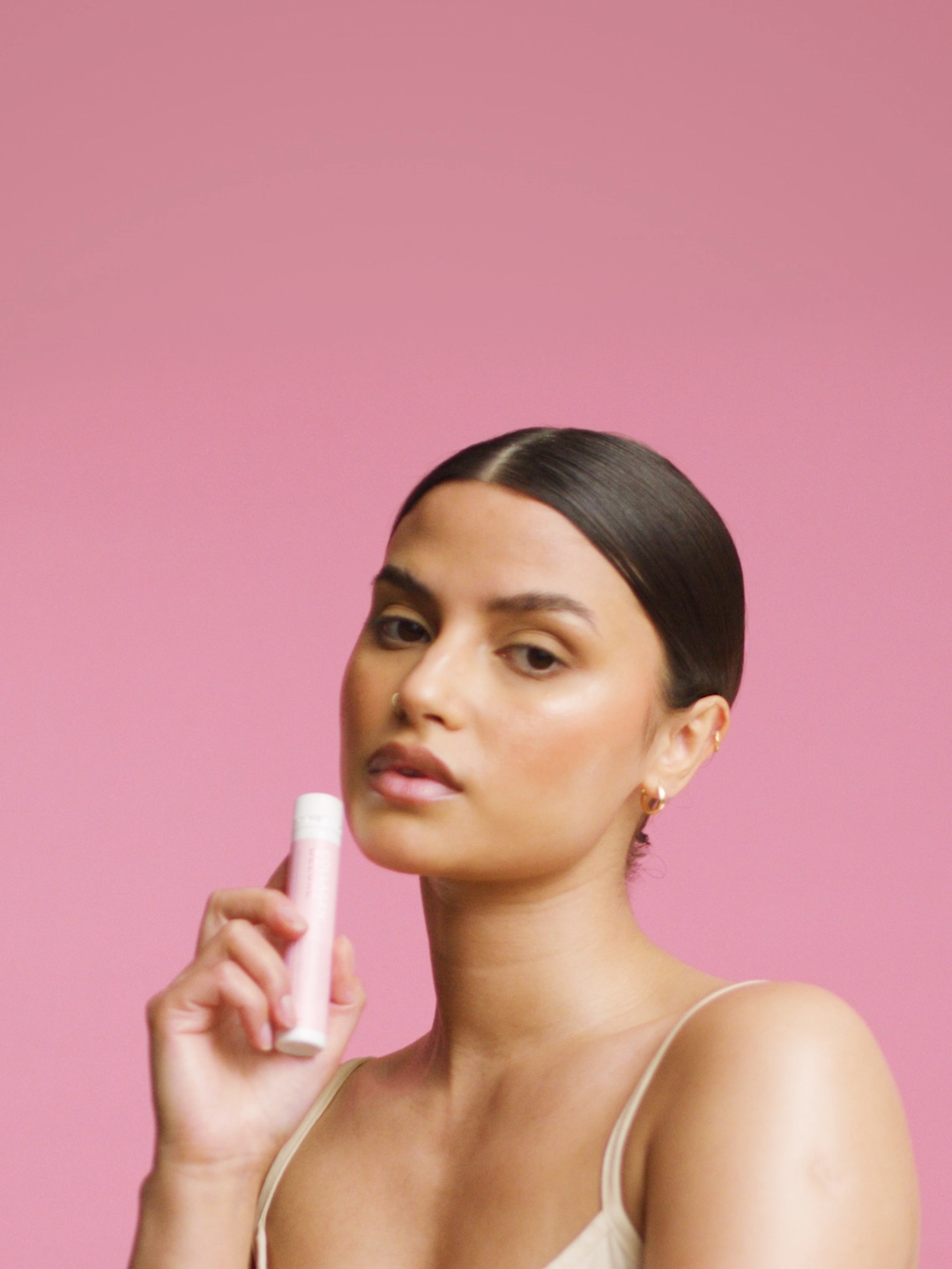 „✨Wanted: schöne, strahlende Haut! Mit den Kollagen-Shots von @LifoodSwiss – Meereskollagen + Hyaluronsäure + Biotin + Aloe Vera = Glow von innen! 💧 Ich hab’s ausprobiert und meine Haut fühlt sich sichtbar elastischer und frischer an. ➡️ Wenn du auch Lust auf „Skin Goals“ hast: #Lifood #Kollagen #BeautyFromWithin #GlowUp P.S. Nicht vergessen: Hautpflege außen UND Pflege von innen!“ #Kollagen #Hautpflege #BeautyShot #AntiAging #LifoodSwiss #SkinCareRoutine #GlowSkin #Meereskollagen #Hyaluron #Biotin #BeautyInfluencer #SchöneHaut