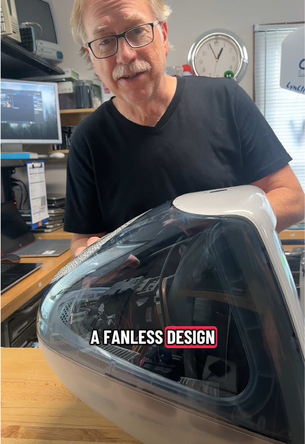 Was @apple ahead of its time with this design? A transparent case? A fanless design? A slot load CD drive? Built in speakers? This iMac G3 had it all. The almost silent whir brings back nostalgia.  This version came out in 1999 with a some great upgrades from the original iMac G3. The cool transparent color is something out of the future.  This had everything a kid could dream of in school in terms of a computer for their computer lab! . . . . #imac #imacg3 #retrotech #90stech #retrocomputer 