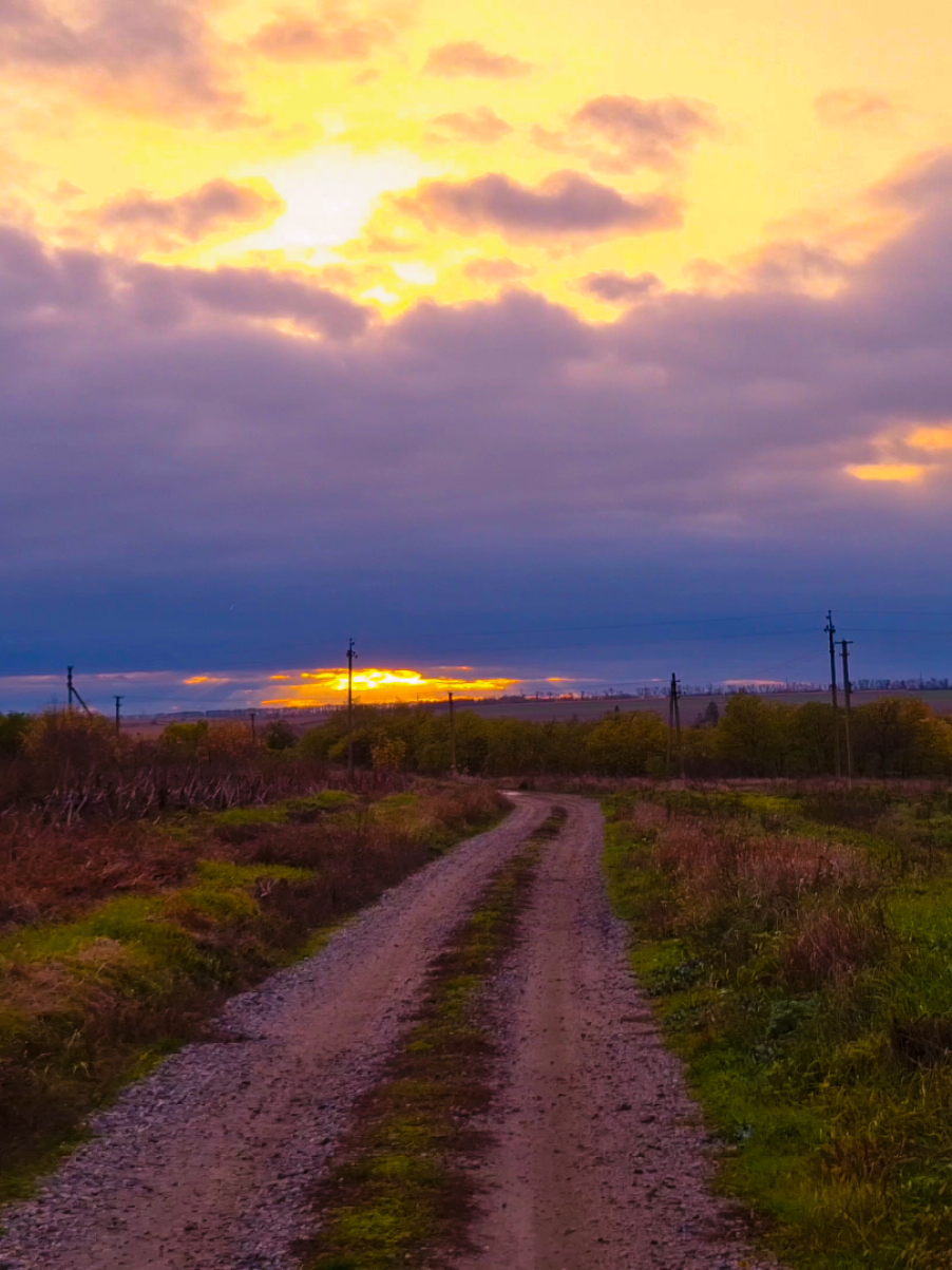 lonely road and beautiful sky #real #fypシ゚ #vibes #atmosphere #sunsetlover 