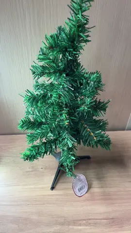 🎄✨ Deixe o clima natalino invadir sua casa com essa linda Árvore de Natal de 45 cm — compacta, cheia de charme e com 45 galhos para você decorar do seu jeito! 💫❤️ #Natal2025 #DecoraçãoNatalina #ÁrvoreDeNatal #EspíritoNatalino #CasaDecorada   