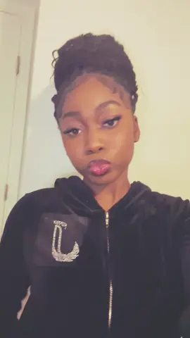 Idk the lyrics 😬 #fyp #prettygirl 