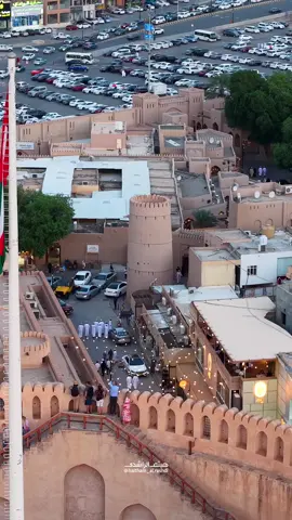 ملامح الشتاء من سماء نزوى.. الطبيعة تمتزج بتاريخ السوق وعبق المكان ❤️🇴🇲 #سلطنة_عمان🇴🇲 