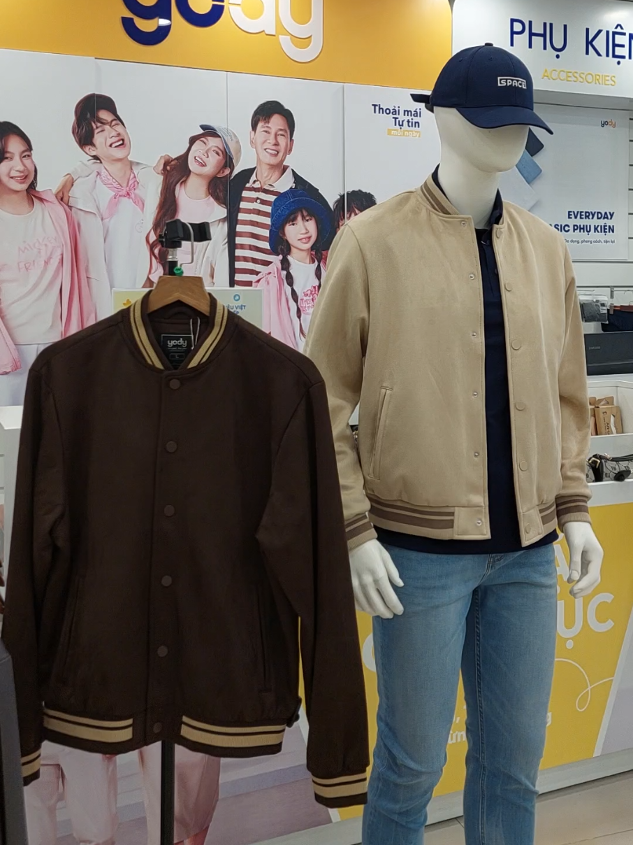 mẫu khoác  bomber cao cấp vảo Da Lộn mới nhà YODY ra mắt kịp mùa Thu Đông năm nay rồi ạ. các anh trai khu vực  lạnh hoặc đi du lịch sắm thêm em này cho đa dạng tủ đồ mà thời trang anh nhé. Mới mở bán trên tiktok giá hời hơn Cửa hàng xíu . chúc khách nhà e sở hữu những chiếc đầu tiên giá hời ạ #xuhuong #thinhhanhtiktok #yody #2026 