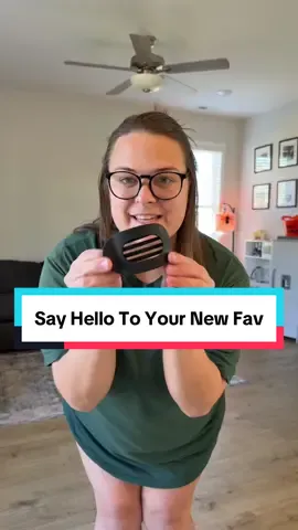 STOP overpaying for bulky clips 👋 This flat claw clip gives a secure hold without the headache. It’s sleek, strong, and perfect for every hair type — shop it now before it sells out again! 🔥 #flatclawclip #clawclip #trending #hairtok #tiktokshopblackfriday 