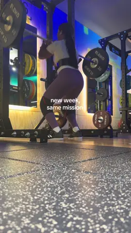 Growing those legs🏋🏾‍♀️ #fyp #bengali #desi #fashiontiktok #southasian #inspo #girlythings #gym #weightlifting #squats #legday #glutes #quads #strong #trending #motivation #hardwork 