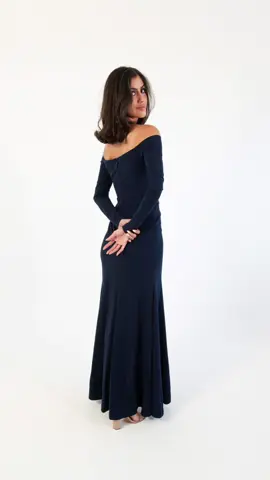 ¿Evento pronto? No busques más. Es vestido Hannia es el que estabas buscando. Disponible en azul, rojo y verde en tallas XS-XXXL.