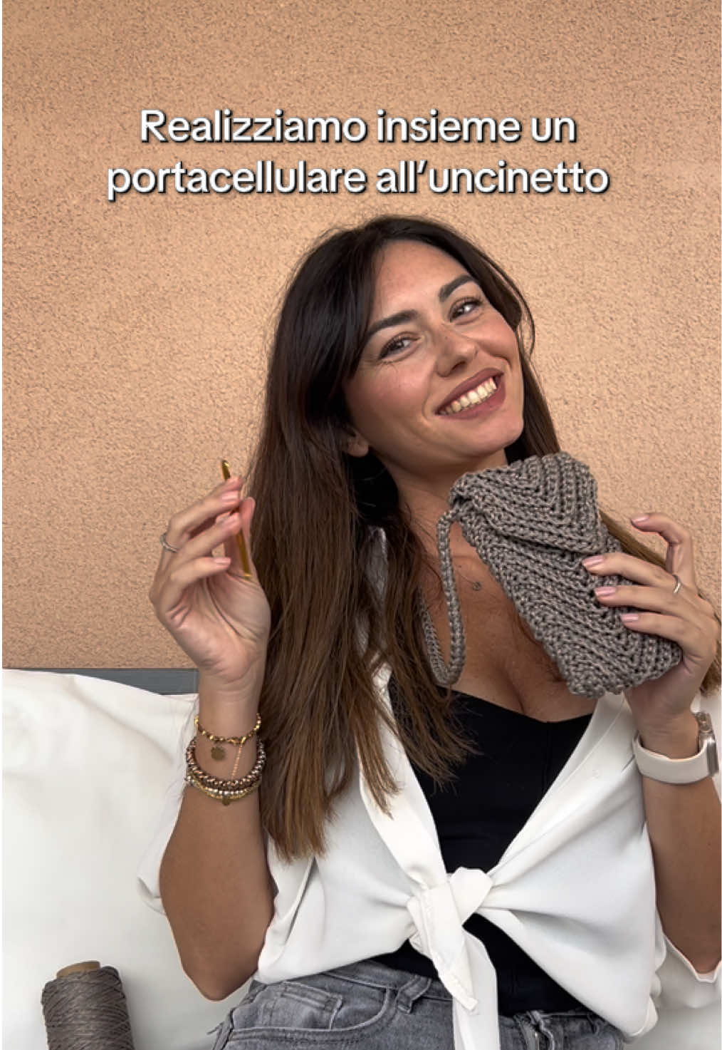 Dopo il portatessere ecco il tutorial del portacellulare, secondo me un’altra ottima idea regalo semplice da realizzare🧶📱Fatemi sapere se proverete a rifarla 💕 #uncinetto #crochetitalia #crochet #fattoamano #portacellulare