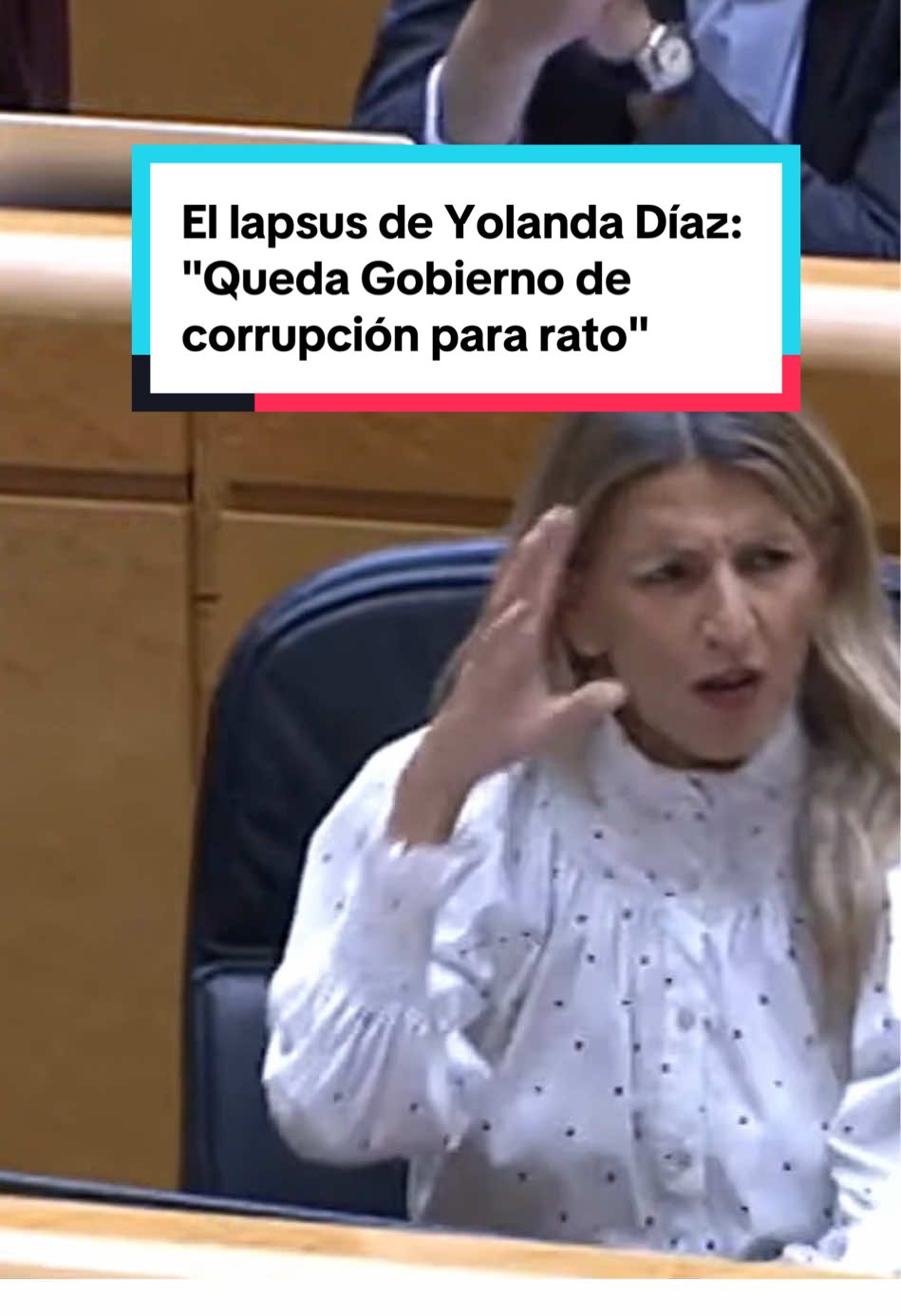 Yolanda Díaz ha cometido un lapsus tras ser preguntada por los presuntos casos de corrupción que acechan al PSOE, su socio en el Ejecutivo, en la sesión de control del Senado de este 21 de octubre. Esto ha animado a los senadores del PP a levantarse y aplaudir desde su bancada, mientras Díaz hacía aspavientos desde su escaño con una visible cara de enfado. Era la segunda vez que era interrumpida por los aplausos y gritos de los populares. La vicepresidenta quería decir que queda gobierno de “coalición”. #senado #politicaentiktok #yolandadiaz #sumar #noticiasentiktok 