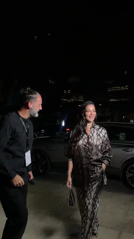 Nadine njeim arriving now // @Riyadh Fashion Week @nadine nassib njeim  #riyadfashionweek #اسبوع_الموضه_في_الرياض #rfw2025 #nadinenjeim #ندين_نجيم 