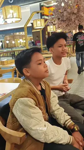 Abay duet menyanyi dengan Farel 