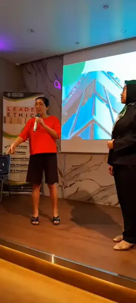 ibu lili dibatam  suami sakit saraf kejepit dan ada penumpukan lemak di jidat  kulit tua ada bintik-bintik hitam  setelah terapi olylife semua sudah sehat kembali, dan anak yang cacat lahir dari tulang sudah ada perubahan juga sehat luar biasa  #olylifeinternational  #olylifeindonesia  #olylifeterap90  #olylifep_90 