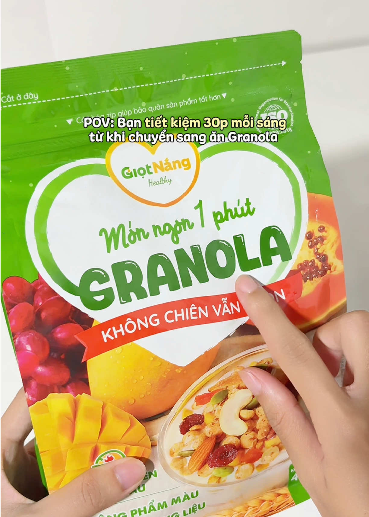 Granola nhà Giọt nắng ăn siu ngon, tiện lợi nữa #granola #giotnang #dinnbexiu 