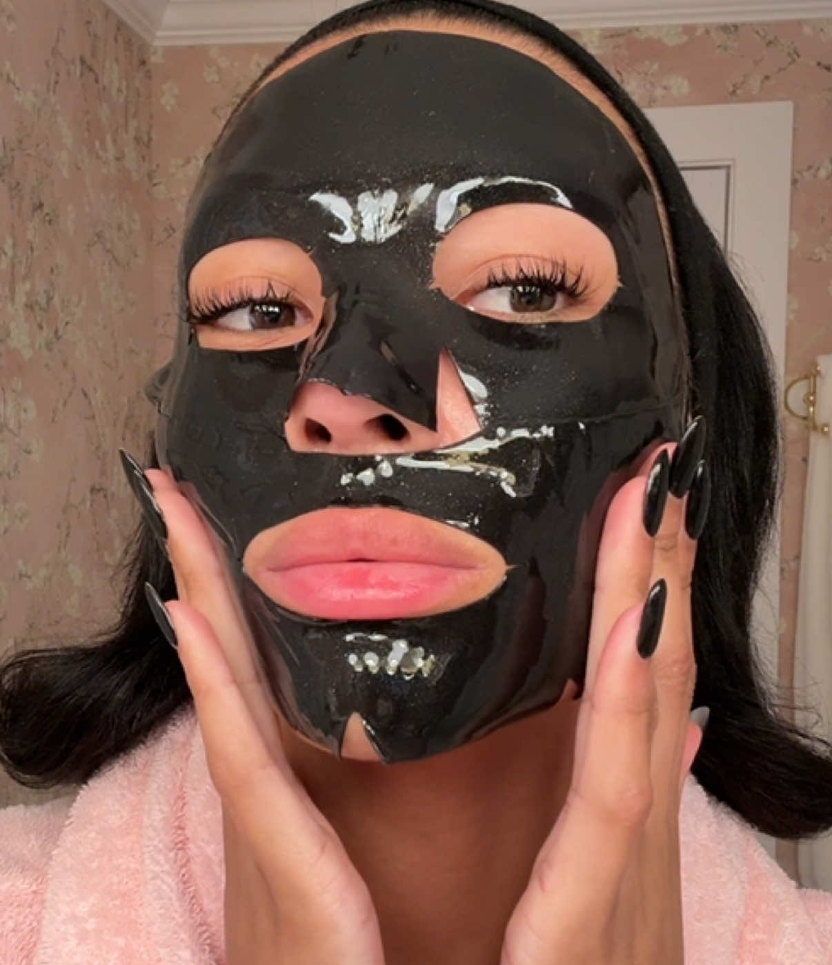 The black diamond face mask is soooo good. #skincare #skin #beauty #beautytips #BeautyTok @Diorbeauty @111SKIN 